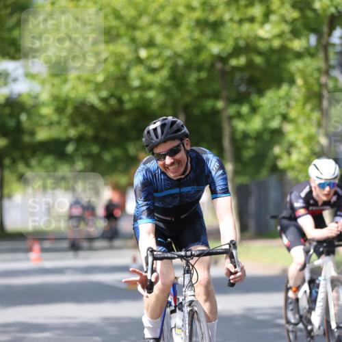 10.08.2025 - GEWOBA Citytriathlon Bremen Yannick Fuchs http://msf.ph/oto/8558225 10.08.2025 12:30:49 Radfahren 587, 752, 916, 924, 937, 951, 1011, 1020, 1022, 1026 meine-sportfotos.de