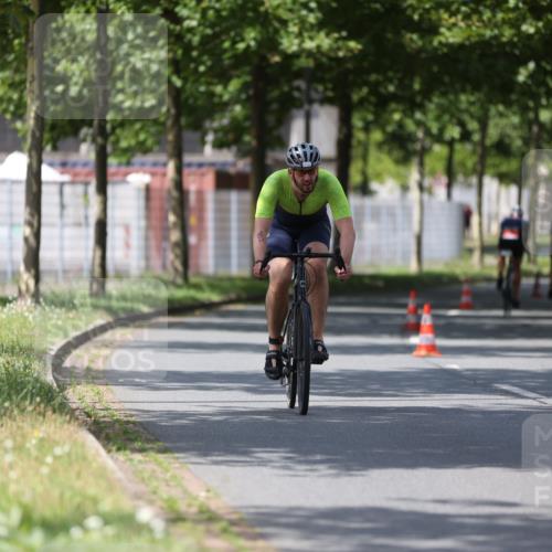 10.08.2025 - GEWOBA Citytriathlon Bremen Yannick Fuchs http://msf.ph/oto/8558229 10.08.2025 12:30:51 Radfahren 587, 752, 916, 937, 951, 1020, 1022, 1026 meine-sportfotos.de