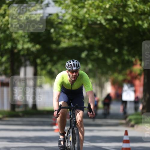 10.08.2025 - GEWOBA Citytriathlon Bremen Yannick Fuchs http://msf.ph/oto/8558231 10.08.2025 12:30:52 Radfahren 587, 752, 916, 937, 951, 1020, 1022, 1026 meine-sportfotos.de