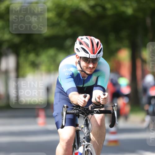 10.08.2025 - GEWOBA Citytriathlon Bremen Yannick Fuchs http://msf.ph/oto/8558241 10.08.2025 12:31:10 Radfahren 575, 621, 630, 692, 753, 801 meine-sportfotos.de