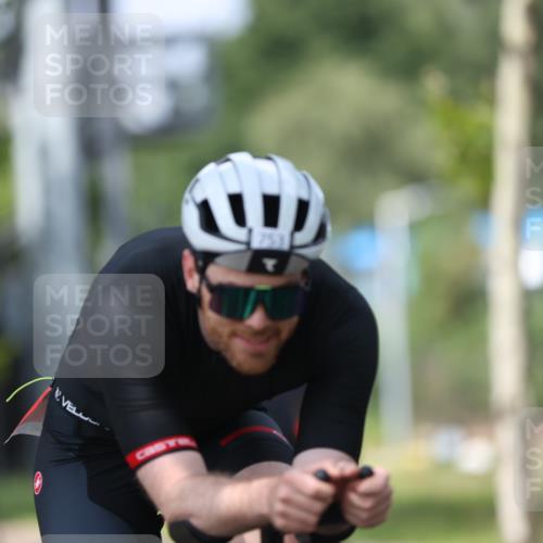 10.08.2025 - GEWOBA Citytriathlon Bremen Yannick Fuchs http://msf.ph/oto/8558245 10.08.2025 12:31:14 Radfahren 575, 621, 630, 692, 753, 801, 894, 905 meine-sportfotos.de