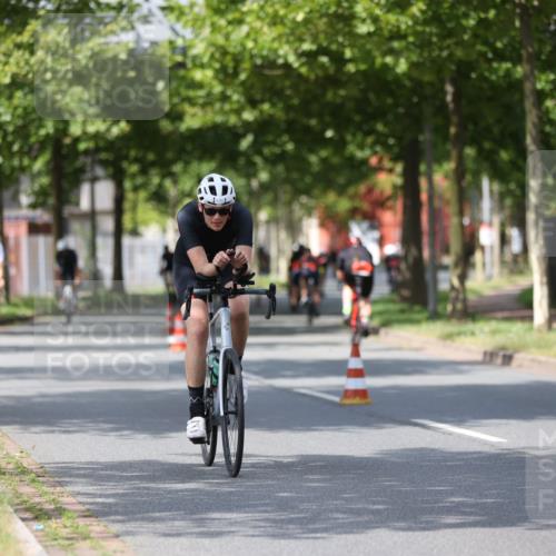 10.08.2025 - GEWOBA Citytriathlon Bremen Yannick Fuchs http://msf.ph/oto/8558247 10.08.2025 12:31:17 Radfahren 575, 616, 621, 630, 692, 753, 801, 894, 905 meine-sportfotos.de