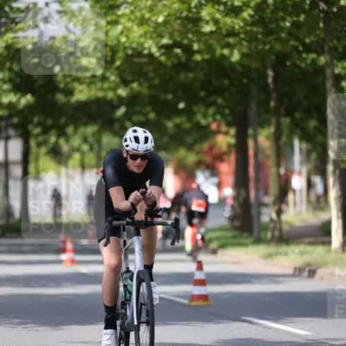 10.08.2025 - GEWOBA Citytriathlon Bremen Yannick Fuchs http://msf.ph/oto/8558248 10.08.2025 12:31:17 Radfahren 575, 616, 621, 630, 692, 753, 801, 894, 905 meine-sportfotos.de