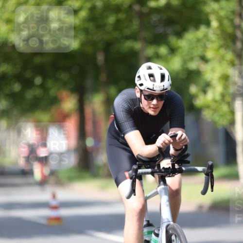 10.08.2025 - GEWOBA Citytriathlon Bremen Yannick Fuchs http://msf.ph/oto/8558249 10.08.2025 12:31:18 Radfahren 575, 616, 621, 630, 692, 753, 801, 894, 905 meine-sportfotos.de