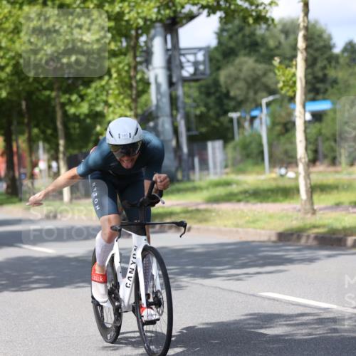 10.08.2025 - GEWOBA Citytriathlon Bremen Yannick Fuchs http://msf.ph/oto/8558261 10.08.2025 12:31:23 Radfahren 564, 575, 616, 621, 630, 649, 753, 788, 793, 801, 863, 894, 905 meine-sportfotos.de
