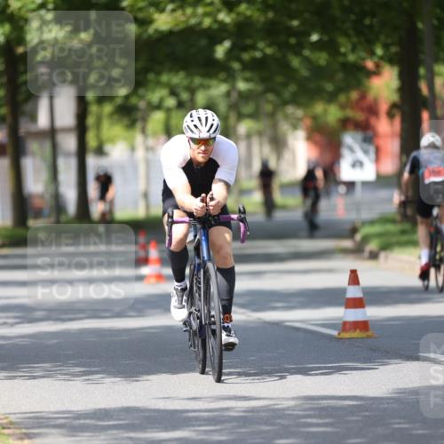 10.08.2025 - GEWOBA Citytriathlon Bremen Yannick Fuchs http://msf.ph/oto/8558265 10.08.2025 12:31:24 Radfahren 564, 575, 616, 630, 649, 753, 788, 793, 863, 894, 905 meine-sportfotos.de