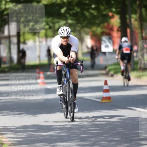 10.08.2025 - GEWOBA Citytriathlon Bremen Yannick Fuchs http://msf.ph/oto/8558266 10.08.2025 12:31:24 Radfahren 564, 575, 616, 630, 649, 753, 788, 793, 863, 894, 905 meine-sportfotos.de