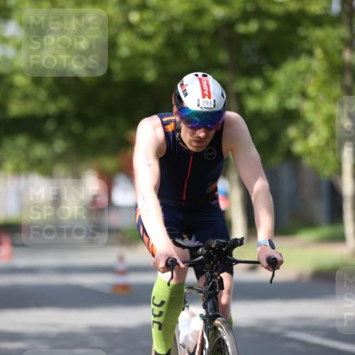 10.08.2025 - GEWOBA Citytriathlon Bremen Yannick Fuchs http://msf.ph/oto/8558298 10.08.2025 12:31:34 Radfahren 564, 616, 649, 654, 655, 666, 788, 793, 863, 894, 905, 950 meine-sportfotos.de