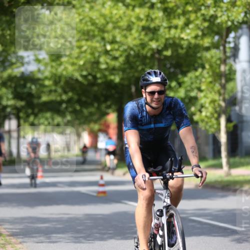 10.08.2025 - GEWOBA Citytriathlon Bremen Yannick Fuchs http://msf.ph/oto/8558307 10.08.2025 12:31:35 Radfahren 564, 616, 649, 654, 655, 666, 788, 793, 863, 894, 905, 950 meine-sportfotos.de
