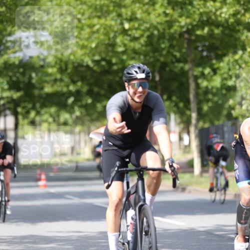 10.08.2025 - GEWOBA Citytriathlon Bremen Yannick Fuchs http://msf.ph/oto/8558314 10.08.2025 12:31:37 Radfahren 564, 616, 649, 654, 655, 666, 667, 788, 793, 863, 894, 905, 950 meine-sportfotos.de