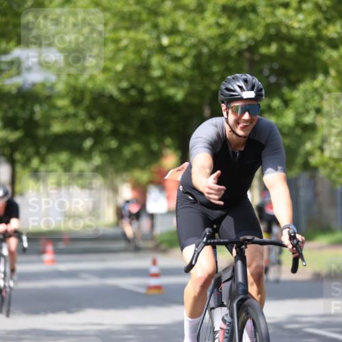 10.08.2025 - GEWOBA Citytriathlon Bremen Yannick Fuchs http://msf.ph/oto/8558316 10.08.2025 12:31:37 Radfahren 564, 616, 649, 654, 655, 666, 667, 788, 793, 863, 894, 905, 950 meine-sportfotos.de