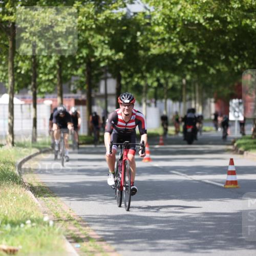 10.08.2025 - GEWOBA Citytriathlon Bremen Yannick Fuchs http://msf.ph/oto/8558353 10.08.2025 12:31:51 Radfahren 552, 615, 627, 654, 655, 657, 666, 667, 689, 770, 839, 857, 873, 876, 897, 950 meine-sportfotos.de
