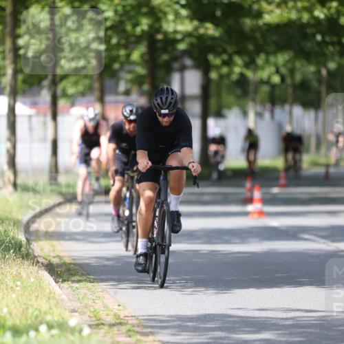 10.08.2025 - GEWOBA Citytriathlon Bremen Yannick Fuchs http://msf.ph/oto/8558359 10.08.2025 12:31:53 Radfahren 552, 615, 627, 654, 657, 666, 667, 689, 770, 839, 857, 873, 876, 888, 897 meine-sportfotos.de