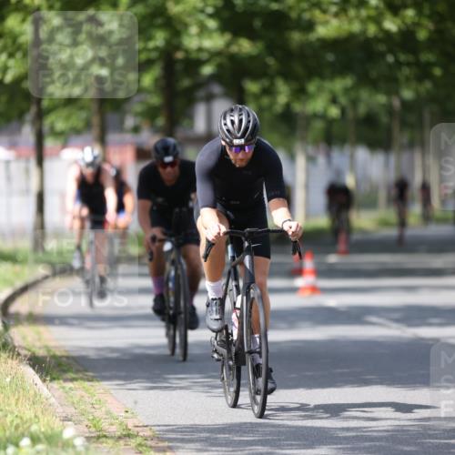 10.08.2025 - GEWOBA Citytriathlon Bremen Yannick Fuchs http://msf.ph/oto/8558362 10.08.2025 12:31:53 Radfahren 552, 615, 627, 654, 657, 666, 667, 689, 770, 839, 857, 873, 876, 888, 897 meine-sportfotos.de