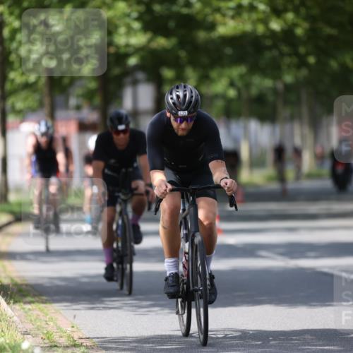 10.08.2025 - GEWOBA Citytriathlon Bremen Yannick Fuchs http://msf.ph/oto/8558363 10.08.2025 12:31:54 Radfahren 552, 615, 627, 654, 657, 666, 667, 689, 770, 838, 839, 857, 873, 876, 888, 897 meine-sportfotos.de