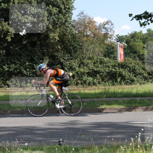 10.08.2025 - GEWOBA Citytriathlon Bremen Yannick Fuchs http://msf.ph/oto/8558364 10.08.2025 10:29:50 Radfahren 414, 494 meine-sportfotos.de