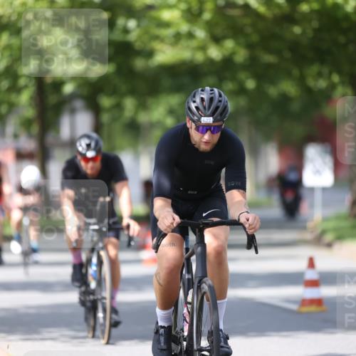 10.08.2025 - GEWOBA Citytriathlon Bremen Yannick Fuchs http://msf.ph/oto/8558365 10.08.2025 12:31:54 Radfahren 552, 615, 627, 654, 657, 666, 667, 689, 770, 838, 839, 857, 873, 876, 888, 897 meine-sportfotos.de