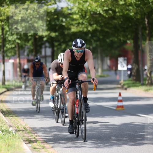 10.08.2025 - GEWOBA Citytriathlon Bremen Yannick Fuchs http://msf.ph/oto/8558374 10.08.2025 12:31:56 Radfahren 552, 615, 627, 657, 666, 667, 689, 770, 838, 839, 857, 873, 876, 888, 897 meine-sportfotos.de