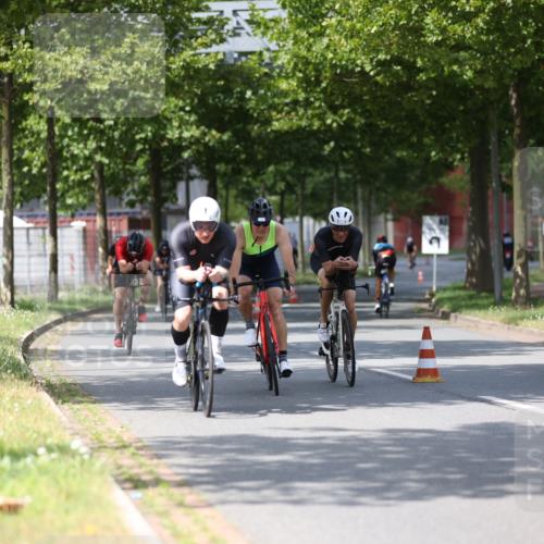 10.08.2025 - GEWOBA Citytriathlon Bremen Yannick Fuchs http://msf.ph/oto/8558387 10.08.2025 12:31:59 Radfahren 552, 615, 627, 657, 666, 667, 689, 770, 806, 838, 839, 857, 873, 876, 888, 897 meine-sportfotos.de