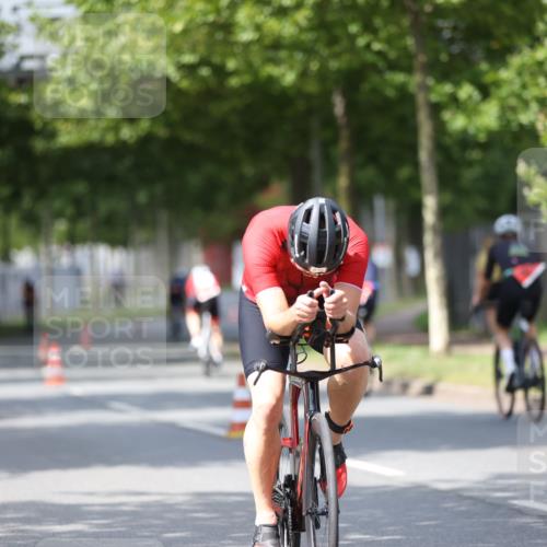 10.08.2025 - GEWOBA Citytriathlon Bremen Yannick Fuchs http://msf.ph/oto/8558395 10.08.2025 12:32:02 Radfahren 552, 615, 627, 657, 682, 689, 770, 806, 838, 839, 857, 873, 876, 888, 897 meine-sportfotos.de