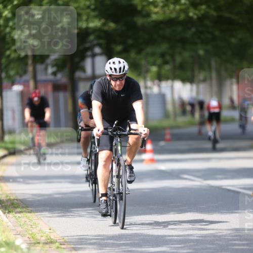 10.08.2025 - GEWOBA Citytriathlon Bremen Yannick Fuchs http://msf.ph/oto/8558398 10.08.2025 12:32:03 Radfahren 552, 615, 627, 657, 682, 689, 770, 806, 838, 839, 857, 873, 876, 888, 897 meine-sportfotos.de
