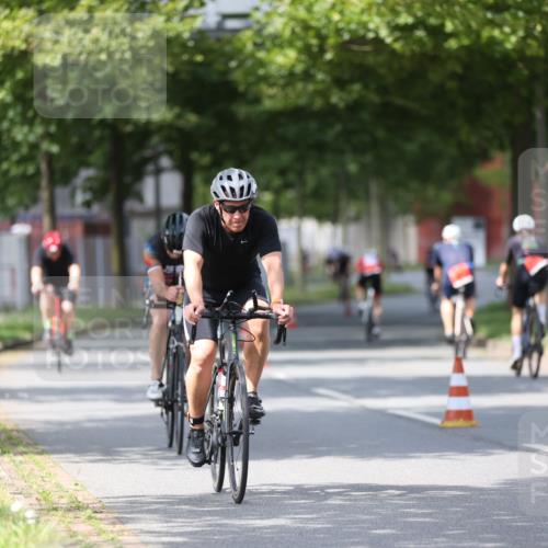 10.08.2025 - GEWOBA Citytriathlon Bremen Yannick Fuchs http://msf.ph/oto/8558399 10.08.2025 12:32:03 Radfahren 552, 615, 627, 657, 682, 689, 770, 806, 838, 839, 857, 873, 876, 888, 897 meine-sportfotos.de