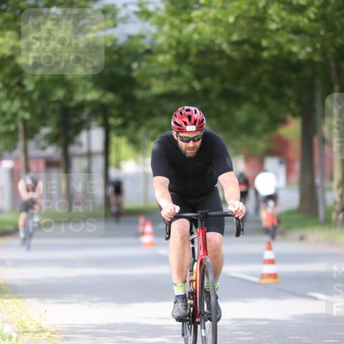 10.08.2025 - GEWOBA Citytriathlon Bremen Yannick Fuchs http://msf.ph/oto/8558411 10.08.2025 12:32:06 Radfahren 551, 615, 627, 657, 682, 689, 770, 806, 838, 839, 857, 873, 876, 888, 897 meine-sportfotos.de