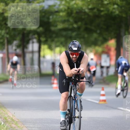 10.08.2025 - GEWOBA Citytriathlon Bremen Yannick Fuchs http://msf.ph/oto/8558417 10.08.2025 12:32:09 Radfahren 551, 615, 657, 682, 689, 735, 770, 806, 838, 839, 857, 873, 876, 888, 897 meine-sportfotos.de
