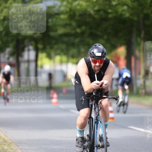 10.08.2025 - GEWOBA Citytriathlon Bremen Yannick Fuchs http://msf.ph/oto/8558419 10.08.2025 12:32:10 Radfahren 551, 657, 682, 689, 735, 770, 806, 838, 839, 857, 873, 876, 888, 897 meine-sportfotos.de