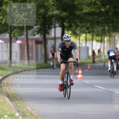 10.08.2025 - GEWOBA Citytriathlon Bremen Yannick Fuchs http://msf.ph/oto/8558420 10.08.2025 12:32:11 Radfahren 551, 657, 682, 689, 735, 770, 806, 838, 839, 857, 876, 888, 897 meine-sportfotos.de