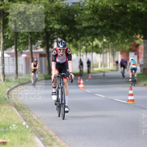 10.08.2025 - GEWOBA Citytriathlon Bremen Yannick Fuchs http://msf.ph/oto/8558428 10.08.2025 12:32:17 Radfahren 551, 641, 648, 682, 735, 776, 806, 838, 840, 888 meine-sportfotos.de