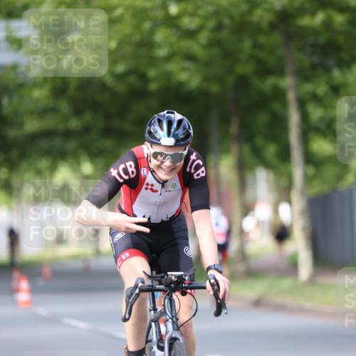 10.08.2025 - GEWOBA Citytriathlon Bremen Yannick Fuchs http://msf.ph/oto/8558432 10.08.2025 12:32:18 Radfahren 551, 641, 648, 682, 735, 776, 806, 838, 840 meine-sportfotos.de