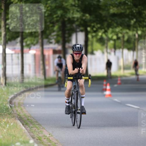 10.08.2025 - GEWOBA Citytriathlon Bremen Yannick Fuchs http://msf.ph/oto/8558435 10.08.2025 12:32:20 Radfahren 551, 641, 648, 682, 735, 776, 806, 840 meine-sportfotos.de