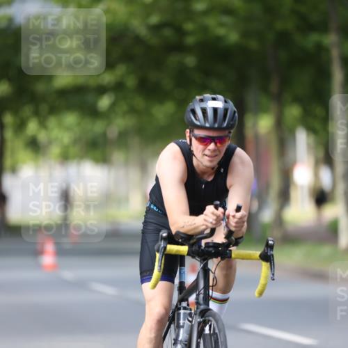 10.08.2025 - GEWOBA Citytriathlon Bremen Yannick Fuchs http://msf.ph/oto/8558441 10.08.2025 12:32:21 Radfahren 551, 641, 648, 682, 735, 776, 806, 840 meine-sportfotos.de