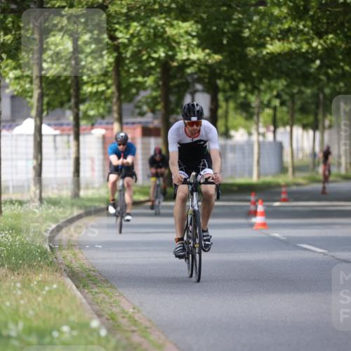 10.08.2025 - GEWOBA Citytriathlon Bremen Yannick Fuchs http://msf.ph/oto/8558445 10.08.2025 12:32:23 Radfahren 551, 641, 643, 648, 682, 735, 776, 840, 959 meine-sportfotos.de
