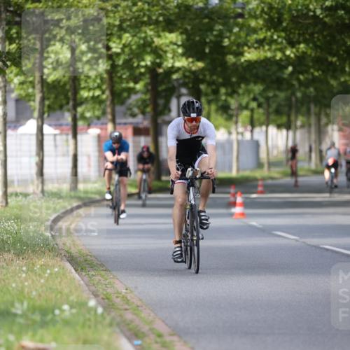 10.08.2025 - GEWOBA Citytriathlon Bremen Yannick Fuchs http://msf.ph/oto/8558446 10.08.2025 12:32:23 Radfahren 551, 641, 643, 648, 682, 735, 776, 840, 959 meine-sportfotos.de