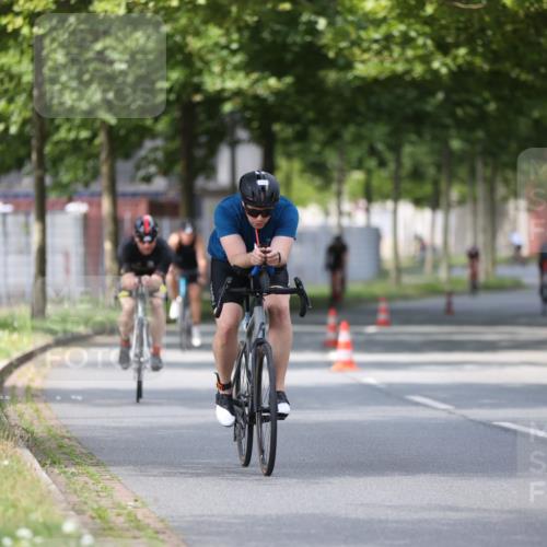10.08.2025 - GEWOBA Citytriathlon Bremen Yannick Fuchs http://msf.ph/oto/8558452 10.08.2025 12:32:25 Radfahren 551, 641, 643, 648, 682, 735, 776, 840, 959 meine-sportfotos.de