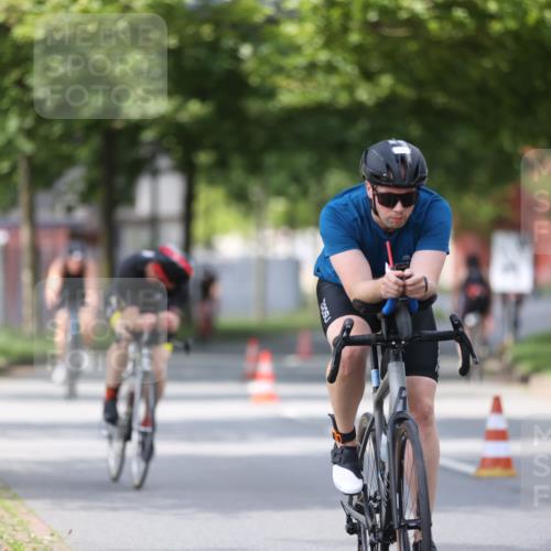10.08.2025 - GEWOBA Citytriathlon Bremen Yannick Fuchs http://msf.ph/oto/8558457 10.08.2025 12:32:26 Radfahren 551, 641, 643, 648, 682, 735, 776, 840, 959 meine-sportfotos.de