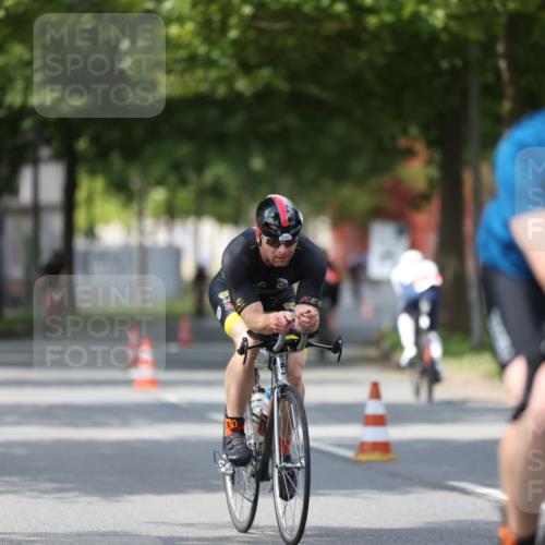 10.08.2025 - GEWOBA Citytriathlon Bremen Yannick Fuchs http://msf.ph/oto/8558458 10.08.2025 12:32:26 Radfahren 551, 641, 643, 648, 682, 735, 776, 840, 959 meine-sportfotos.de