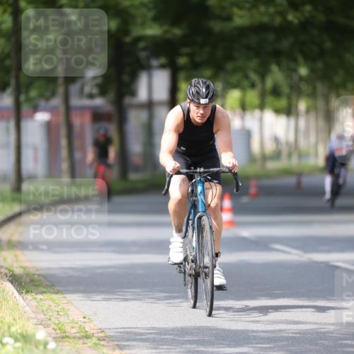 10.08.2025 - GEWOBA Citytriathlon Bremen Yannick Fuchs http://msf.ph/oto/8558462 10.08.2025 12:32:28 Radfahren 551, 641, 643, 648, 735, 776, 840, 959, 1017 meine-sportfotos.de