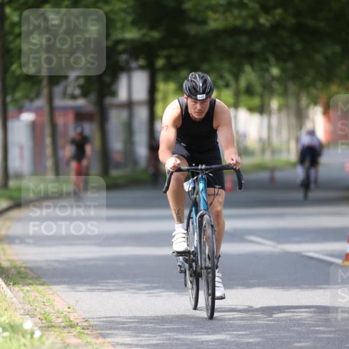 10.08.2025 - GEWOBA Citytriathlon Bremen Yannick Fuchs http://msf.ph/oto/8558464 10.08.2025 12:32:28 Radfahren 551, 641, 643, 648, 735, 776, 840, 959, 1017 meine-sportfotos.de