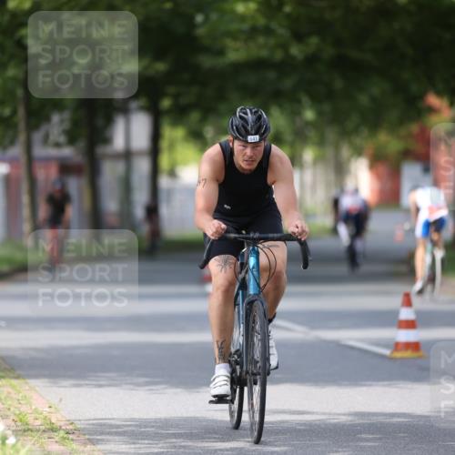 10.08.2025 - GEWOBA Citytriathlon Bremen Yannick Fuchs http://msf.ph/oto/8558465 10.08.2025 12:32:28 Radfahren 551, 641, 643, 648, 735, 776, 840, 959, 1017 meine-sportfotos.de