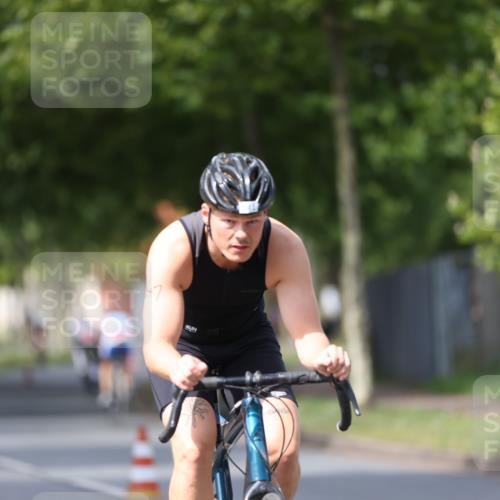 10.08.2025 - GEWOBA Citytriathlon Bremen Yannick Fuchs http://msf.ph/oto/8558468 10.08.2025 12:32:29 Radfahren 551, 641, 643, 648, 735, 776, 840, 959, 1017 meine-sportfotos.de