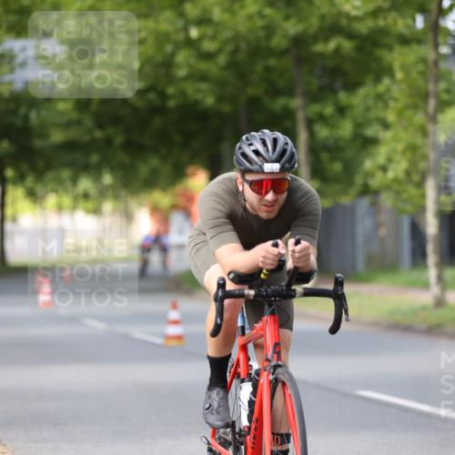 10.08.2025 - GEWOBA Citytriathlon Bremen Yannick Fuchs http://msf.ph/oto/8558475 10.08.2025 12:32:34 Radfahren 641, 643, 648, 735, 776, 840, 959, 1017 meine-sportfotos.de