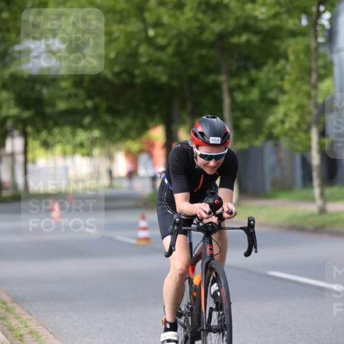 10.08.2025 - GEWOBA Citytriathlon Bremen Yannick Fuchs http://msf.ph/oto/8558481 10.08.2025 12:32:35 Radfahren 566, 641, 643, 648, 776, 840, 852, 959, 1017 meine-sportfotos.de