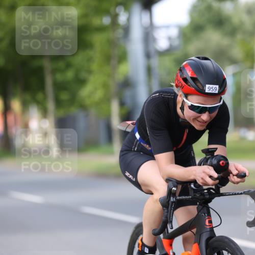 10.08.2025 - GEWOBA Citytriathlon Bremen Yannick Fuchs http://msf.ph/oto/8558483 10.08.2025 12:32:36 Radfahren 566, 641, 643, 648, 776, 840, 852, 959, 1017 meine-sportfotos.de