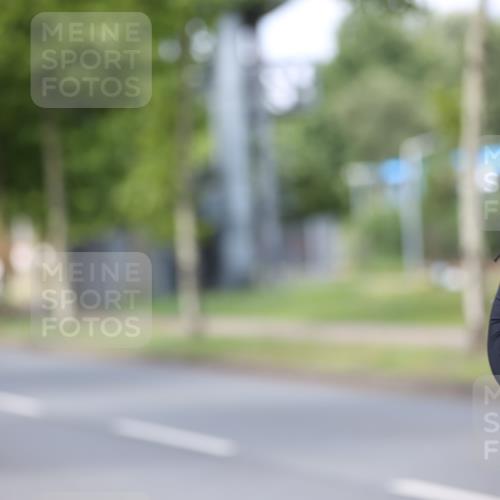 10.08.2025 - GEWOBA Citytriathlon Bremen Yannick Fuchs http://msf.ph/oto/8558485 10.08.2025 12:32:36 Radfahren 566, 641, 643, 648, 776, 840, 852, 959, 1017 meine-sportfotos.de
