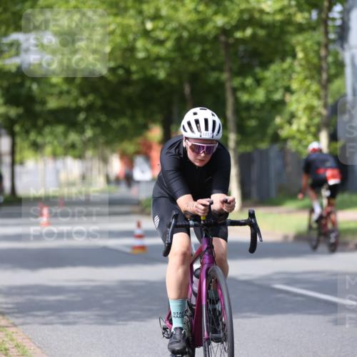 10.08.2025 - GEWOBA Citytriathlon Bremen Yannick Fuchs http://msf.ph/oto/8558494 10.08.2025 12:32:41 Radfahren 566, 641, 643, 840, 852, 959, 1017 meine-sportfotos.de