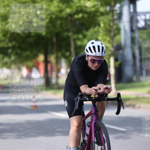 10.08.2025 - GEWOBA Citytriathlon Bremen Yannick Fuchs http://msf.ph/oto/8558496 10.08.2025 12:32:41 Radfahren 566, 641, 643, 840, 852, 959, 1017 meine-sportfotos.de