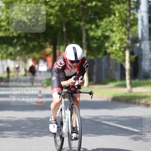 10.08.2025 - GEWOBA Citytriathlon Bremen Yannick Fuchs http://msf.ph/oto/8558500 10.08.2025 12:32:45 Radfahren 566, 604, 643, 681, 715, 852, 959, 1016, 1017 meine-sportfotos.de